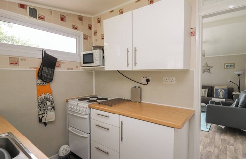 Tywyn Cottage | CHALET 64, family friendly, character holiday cottage in Tywyn