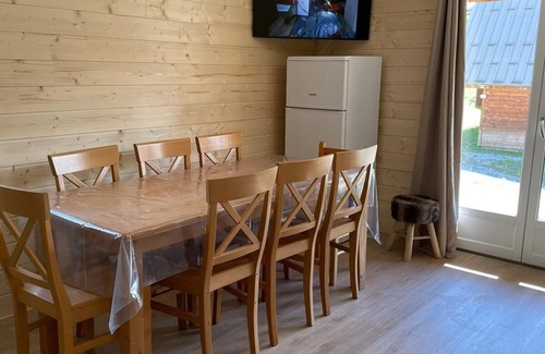 La Joue du Loup Ski Chalet | Chalet 9 Personnes, Près des Pistes, Accès Piscine, Wifi et Netflix Inclus