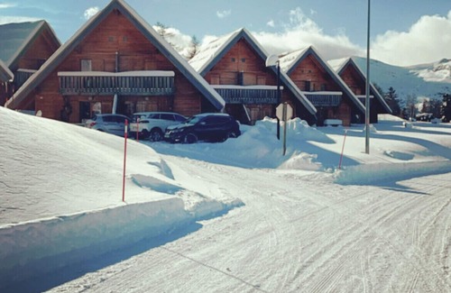 La Joue du Loup Ski Chalet | Chalet 9 Personnes, Près des Pistes, Accès Piscine, Wifi et Netflix Inclus