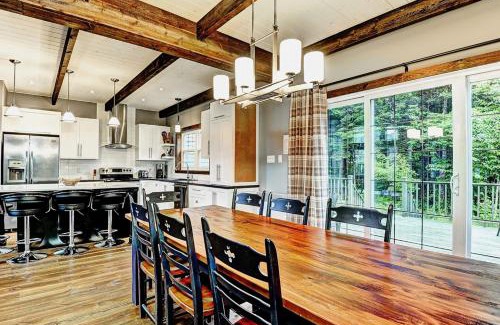 Stoneham Ski Chalet | Chalet 9010 Chemin des Alpages by Les Chalets Alpins