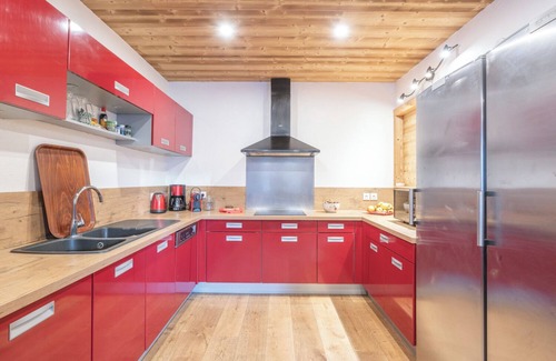 Viel-Alpe Ski Chalet | Chalet Alpe One in Alpe d'Huez at 1850 m - Village and 2 mins from the slopes