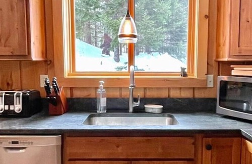 West Dover Ski Chalet | Chalet at Mt Snow, ski-home, free shuttle
