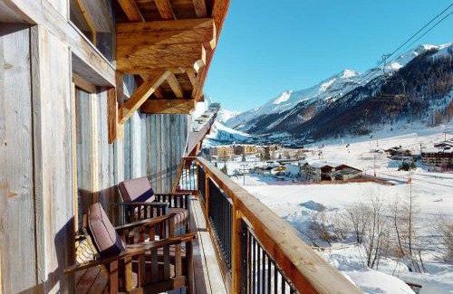 Val-d'Isere Apartment | Chalet avec Piscine Chauffée, Accès Direct aux Pistes et Services de Luxe à Val-d'Isère - FR-1-567-108