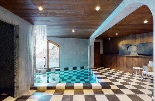 Val-d'Isere Apartment | Chalet avec Piscine Chauffée, Accès Direct aux Pistes et Services de Luxe à Val-d'Isère - FR-1-567-108