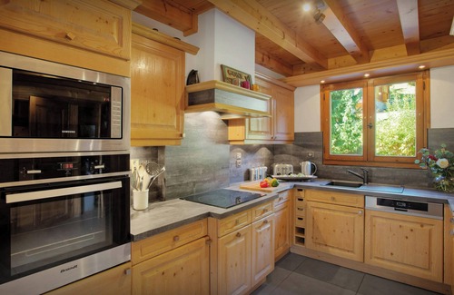 La Clusaz Ski Chalet | Chalet Batieu - ski-in ski-out holiday for 14 spa & views - OVO Network