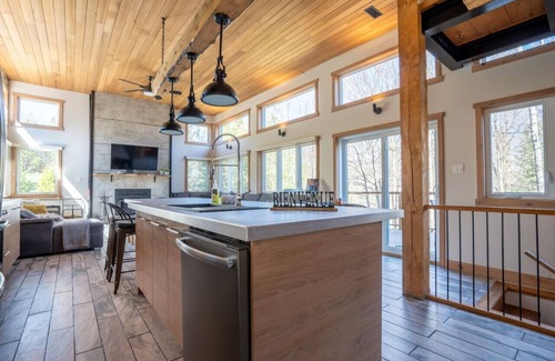 Lac-Superieur House | Chalet Beauland | Hot Tub | Sauna | Pool Table
