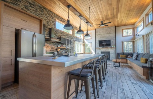 Lac-Superieur House | Chalet Beauland | Hot Tub | Sauna | Pool Table