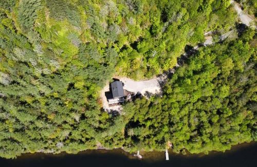 Saint-Aime-du-Lac-des-Iles Ski Chalet | Chalet Cottage Le Bellevarde Hot tub Lake view