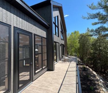 Saint-Aime-du-Lac-des-Iles Ski Chalet | Chalet Cottage Le Bellevarde Hot tub Lake view