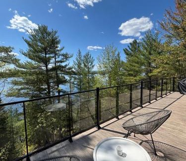 Saint-Aime-du-Lac-des-Iles Ski Chalet | Chalet Cottage Le Bellevarde Hot tub Lake view