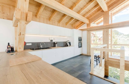 Montgenevre Ski Chalet | Chalet Cerf Blanc - 6 bedrooms - ideal 10 to 16 people - skilockers on slopes