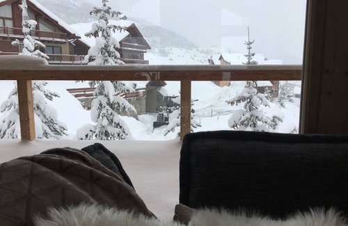 Montgenevre Ski Chalet | Chalet Cerf Blanc - 6 bedrooms - ideal 10 to 16 people - skilockers on slopes