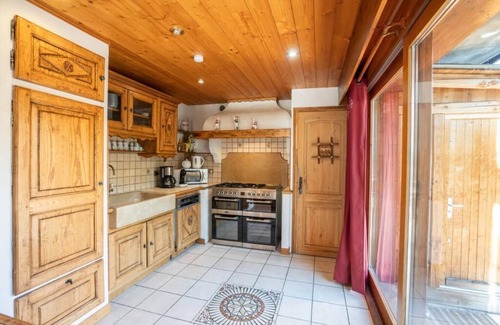Les Deux Alpes Ski Chalet | Chalet Chaleureux for 12/14 persons
