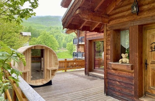Les Deux Alpes Ski Chalet | Chalet Chaleureux for 12/14 persons
