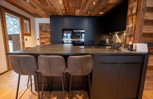 Meribel-Mottaret Ski Chalet | Chalet Chardon Bleu : hot tub, hammam and sauna in Méribel Mottaret