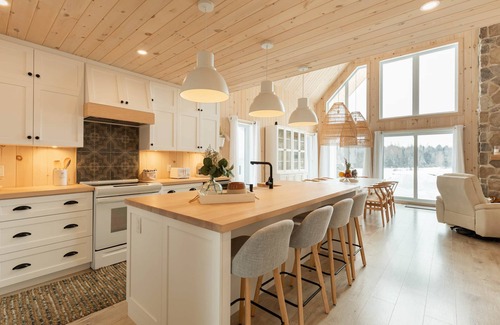 Chertsey Ski Chalet | Chalet Chardonnay - Spa | Wood fire places | Yellow Lake