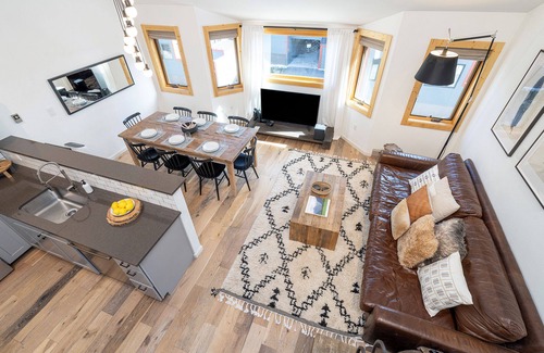 Telluride Condo | Chalet chic! Short walk to ski, river, hot tub & parking