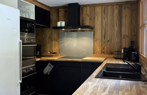 La Perriere Ski Chalet | Chalet Clementine - Superb chalet for 14 people with Jacuzzi