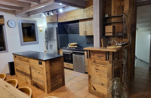 La Perriere Ski Chalet | Chalet Courchevel - 14 Persons, 7 Bedrooms 7 Bathrooms, 40m from slopes