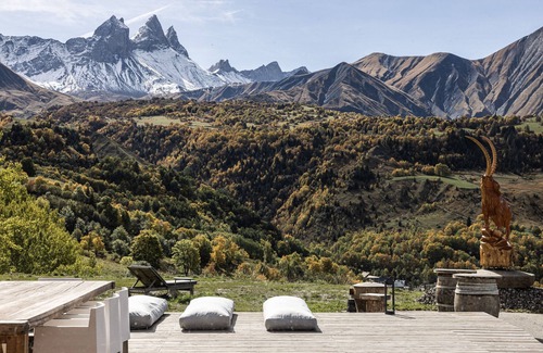 Albiez-Montrond Ski Chalet | Chalet d’Albiez, a 360° Mountain View with Panoramic Terrace