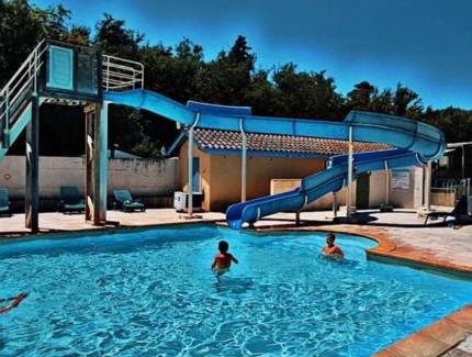 Chazelles-sur-Lyon Ski Chalet | Chalet dans camping avec piscine