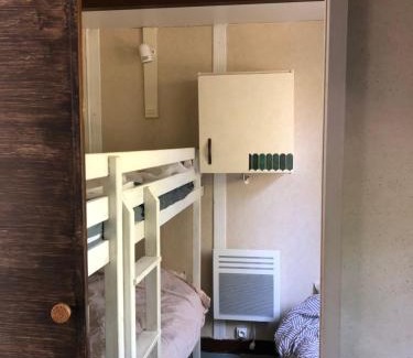 Chazelles-sur-Lyon Ski Chalet | Chalet dans camping avec piscine