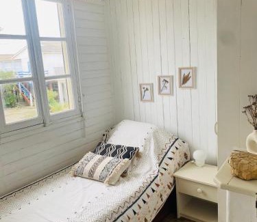 Gruissan Plage Ski Chalet | Chalet de plage, authentique !