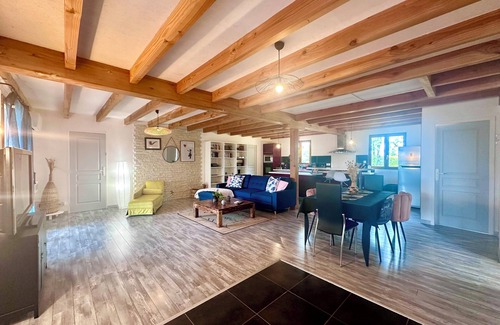 Turenne Ski Chalet | Chalet de Russac - 6 personnes - Jardin clôturé avec terrasse aménagée
