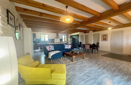 Turenne Ski Chalet | Chalet de Russac - 6 personnes - Jardin clôturé avec terrasse aménagée