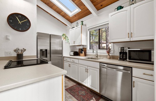 Sunriver Ski Chalet | Chalet Des Chutes, Steps to Village, Hot Tub, SHARC