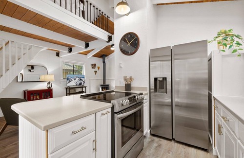 Sunriver Ski Chalet | Chalet Des Chutes, Steps to Village, Hot Tub, SHARC
