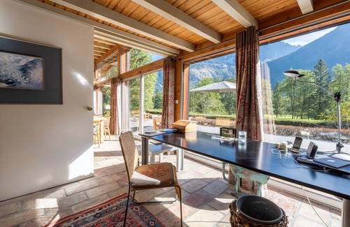 Les Praz-de-Chamonix Ski Chalet | Chalet Des Drus - view on the mountains