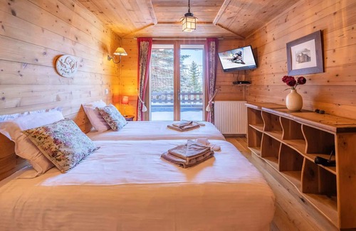 Viel-Alpe Ski Chalet | Chalet Dolphin - Chalets for 15 People