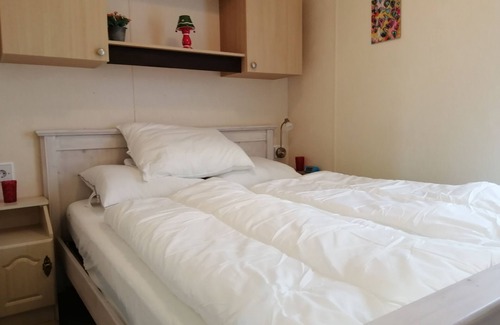 Westenschouwen Ski Chalet | Chalet DORIS Zeeland 1800m to the beach, fenced in completely
