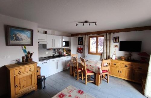 Montgenevre Apartment | Chalet Du Bois De Suffin N°10 - appartement tout confort, grande terrasse, plein sud 50m des pistes MAE-8254