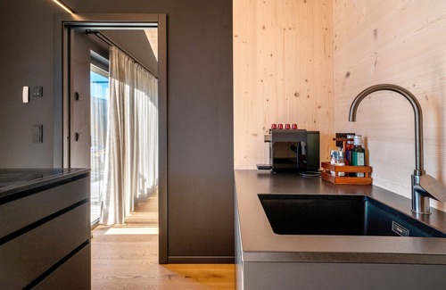 Nova Ponente Ski Chalet | Chalet 'Einheit B' with Mountain View, Private Terrace and Wi-Fi