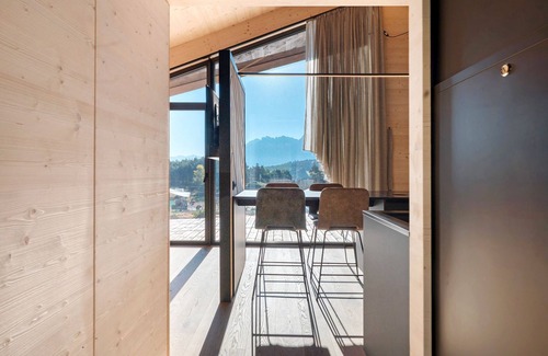 Nova Ponente Ski Chalet | Chalet 'Einheit B' with Mountain View, Private Terrace and Wi-Fi