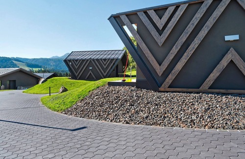 Nova Ponente Apartment | Chalet 'Einheit E' with Mountain View, Private Terrace and Wi-Fi