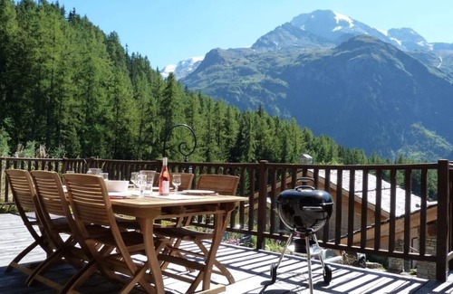 Sainte-Foy-Tarentaise Ski Chalet | Chalet Fegguese is a delightful, wood-and stone-built Savoyard chalet,