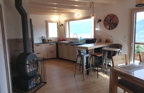 Granier Ski Chalet | Chalet facing south with sunshine