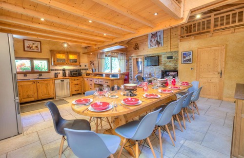 Chatel Ski Chalet | Chalet for 15 people - modern, large garden, close to the slopes and private spa