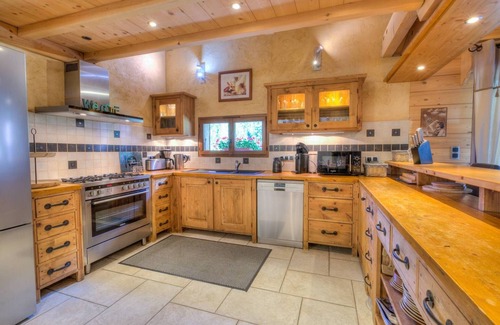 Chatel Ski Chalet | Chalet for 15 people - modern, large garden, close to the slopes and private spa