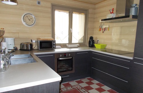 Besse-et-Saint-Anastaise Ski Chalet | CHALET SPACIEUX FAMILIAL drarvue
