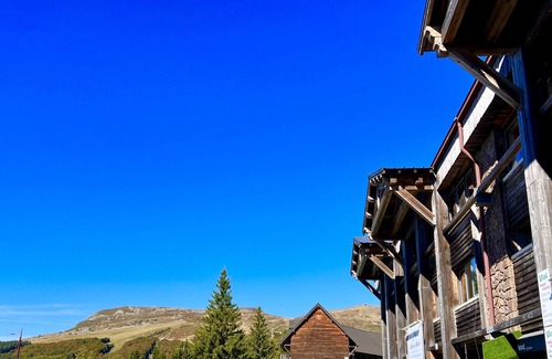 Besse-et-Saint-Anastaise Apartment | Chalet apartment: Space and magnificent views in Super-Besse (90m2)