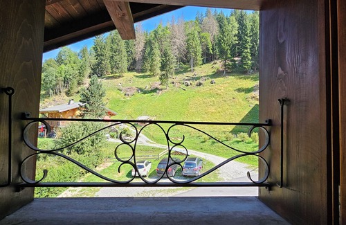 Les Contamines-Montjoie Ski Chalet | CHALET MONT BLANC - Nestled in the Mont Blanc slopes.nCozy holiday cottage.
