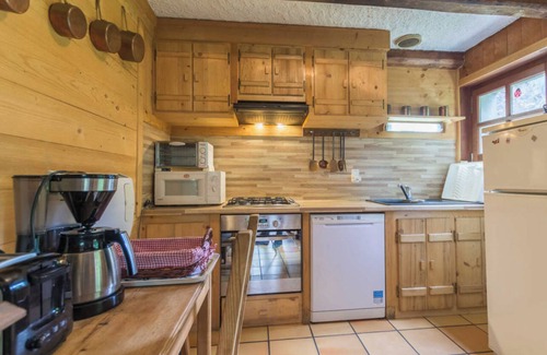 Notre-Dame-de-Bellecombe Ski Chalet | Chalet 'Le Planay' with Mountain View, Private Terrace and Wi-Fi