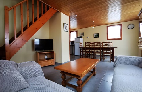 Saint-Jean-Saint-Nicolas Ski Chalet | Chalet 'Edelweiss 6 Personnes' with Mountain View, Private Terrace and Wi-Fi