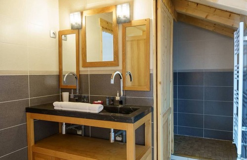 Bergers Ski Chalet | Chalet Friandise - 4 bedroom with outdoor Jaccuzzi