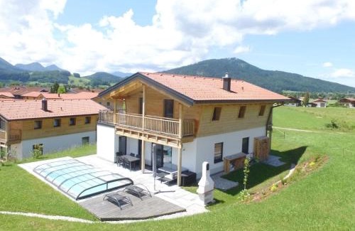 Inzell Ski Chalet | Chalet Gamsknogel mit privatem Pool und Whirlpool