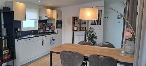 Heinkenszand Ski Chalet | Chalet Hart van Zeeland met overdekt terras & natuur VP086